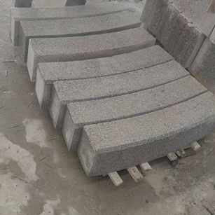 百色芝麻白弧形路牙石