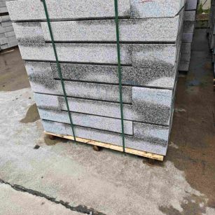 百色芙蓉白路牙石，马路牙子