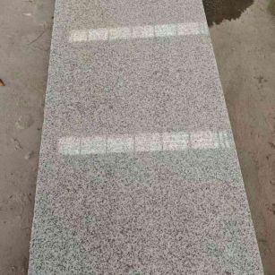 百色芝麻白光面毛板