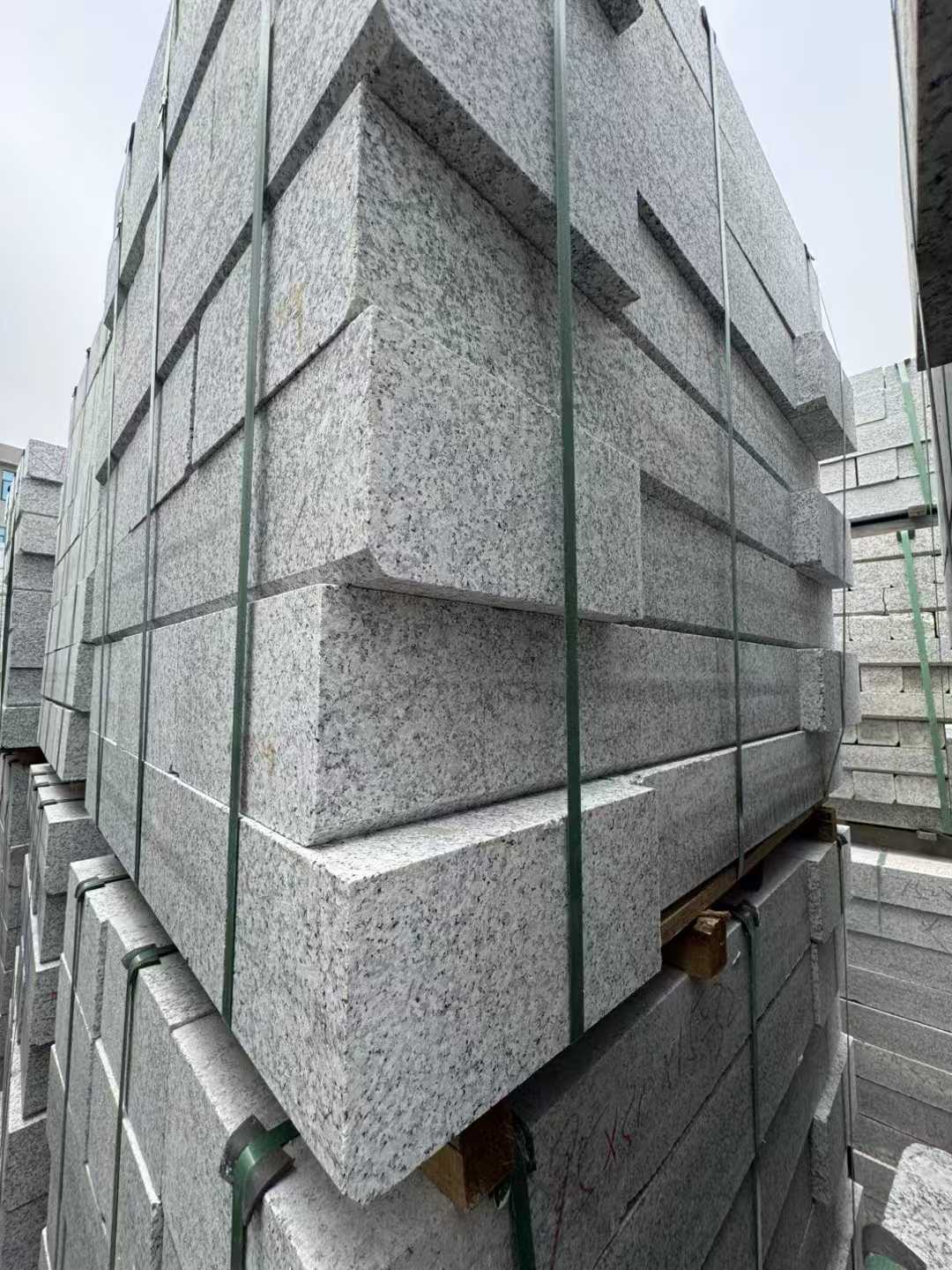 百色芝麻白路牙石 马路牙子