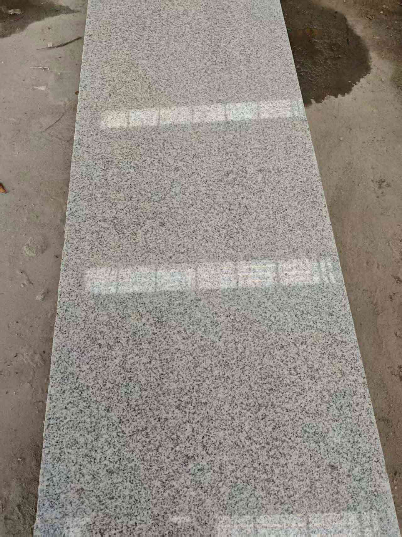 百色芝麻白光面毛板